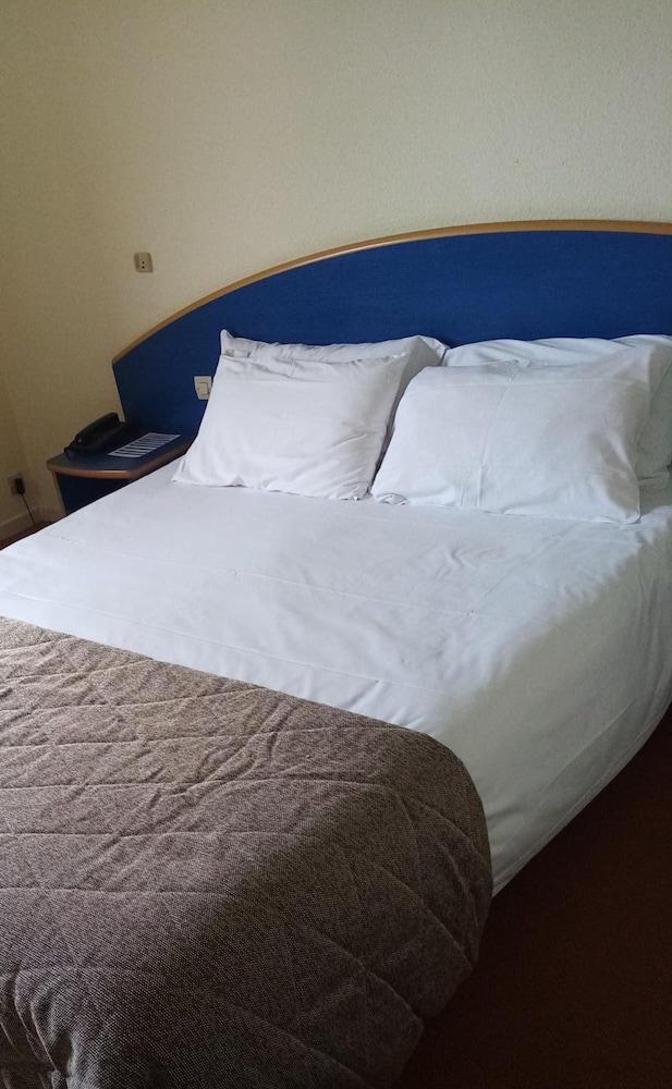 Cit'Hotel Les Alizes Limoges Exteriör bild